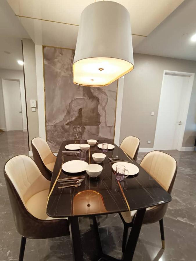 Platinum Suite 2 New Kl Cbd New Luxury Condo With Best Infinity View To Klcc Twin Towers Pool - Kuala Lumpur — Photos 3
